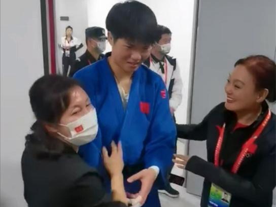 吉林女子举重赛冠军视频_吉林省举重冠军_吉林举重队女教练