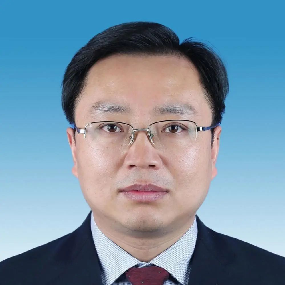 湖北长阳举重冠军_长阳县举重冠军_举重冠军当县长